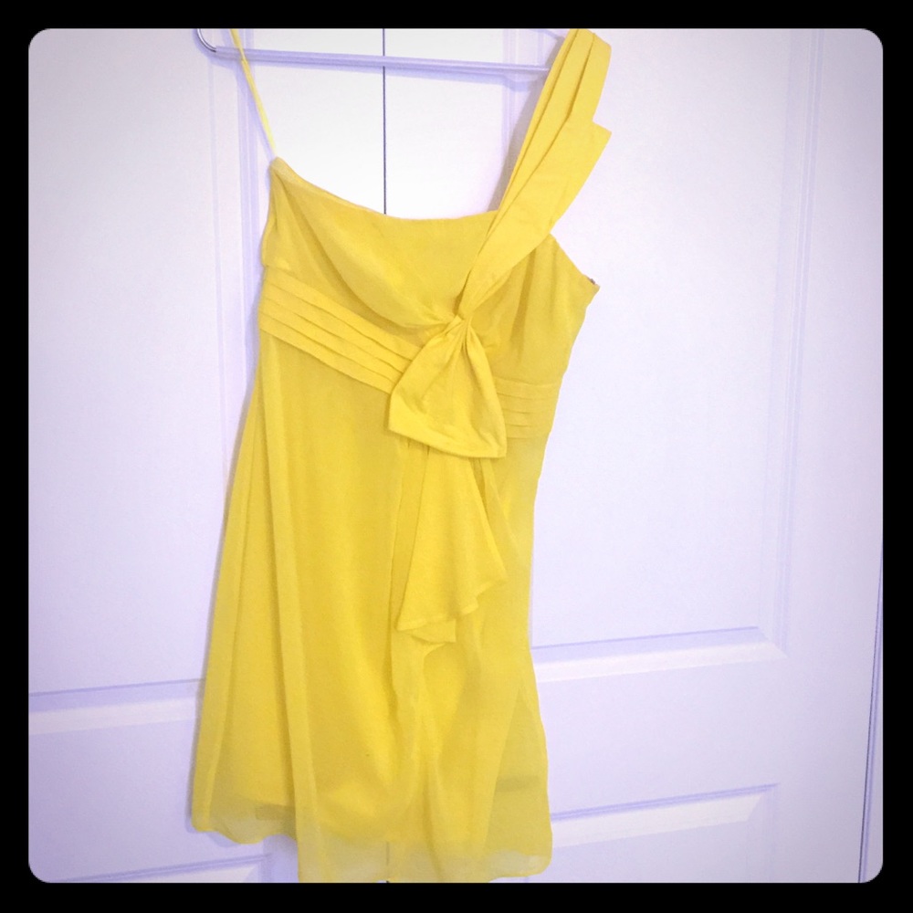Short yellow dress